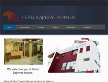 Tablet Screenshot of hotelrajawatmanor.com